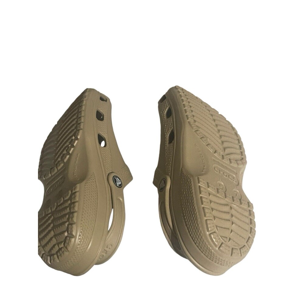 Crocs Classic Clog Sandals, beige Mens 5 - Women’s 7- RARE color - Picture 6 of 16